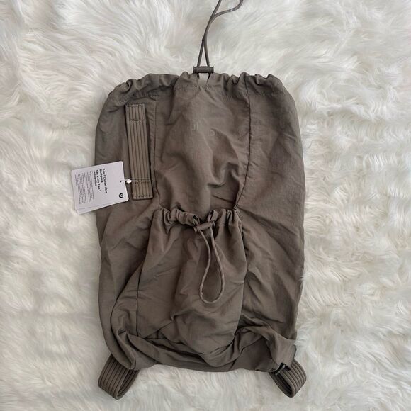 Lululemon 2-in-1 Convertible Backpack Black 21L Warm Ash Grey / Light Ivory main image 4
